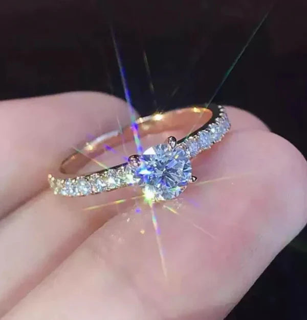 Bling On Jewels Clawed Maria Ring